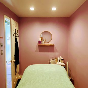 Lux Prima Skin - Cozy lovely treatment room - Skin Care Near Me - San Marino, California Lux Prima Skin - Cozy lovely treatment room - Skin Care Near Me - San Marino, California