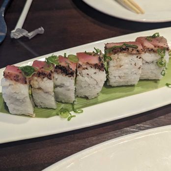 Kona Grill - Denver - soooo unevenly cut. the chefs are not sushi chefs here. - New American Near Me - Denver, Colorado Kona Grill - Denver - soooo unevenly cut. the chefs are not sushi chefs here. - New American Near Me - Denver, Colorado