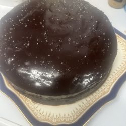 Kristys Kafe - Salted caramel chocolate cake