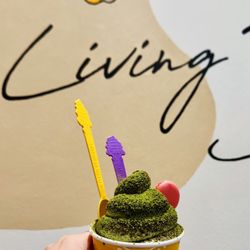 Somisomi - Matcha soft serve with Oreo and matcha powder