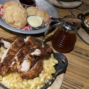 The Eagle Mass Ave - Mac and cheese, fried chicken, biscuits and hot honey - American Near Me - Indianapolis, Indiana