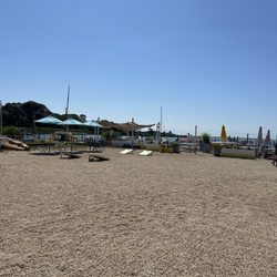 Silly Lily Fishing Station - Wide view of area facing water