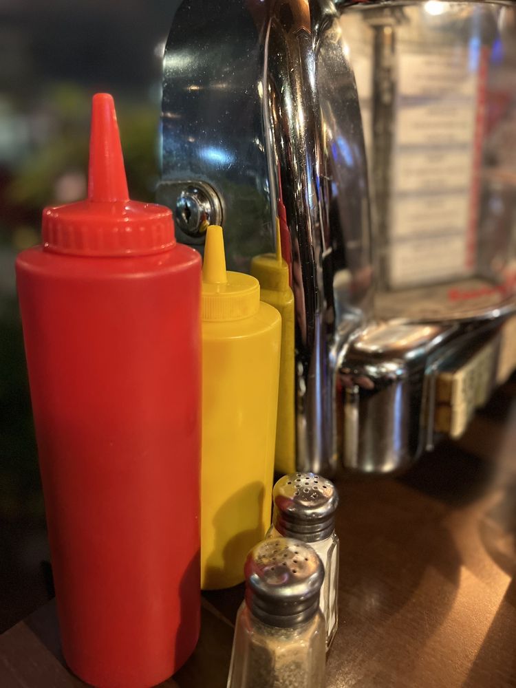 Johnnie's Pastrami Restaurant