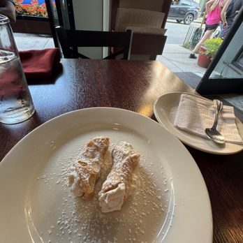 Pappare Ristorante & Bar - Cannoli - Italian Near Me - Boston, Massachusetts Pappare Ristorante & Bar - Cannoli - Italian Near Me - Boston, Massachusetts
