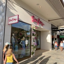 Lilly Pulitzer - Storefront