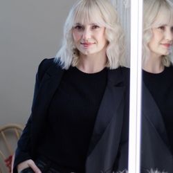 J Roberts Salon - ANNA HENLEY BLONDING SPECIALIST
