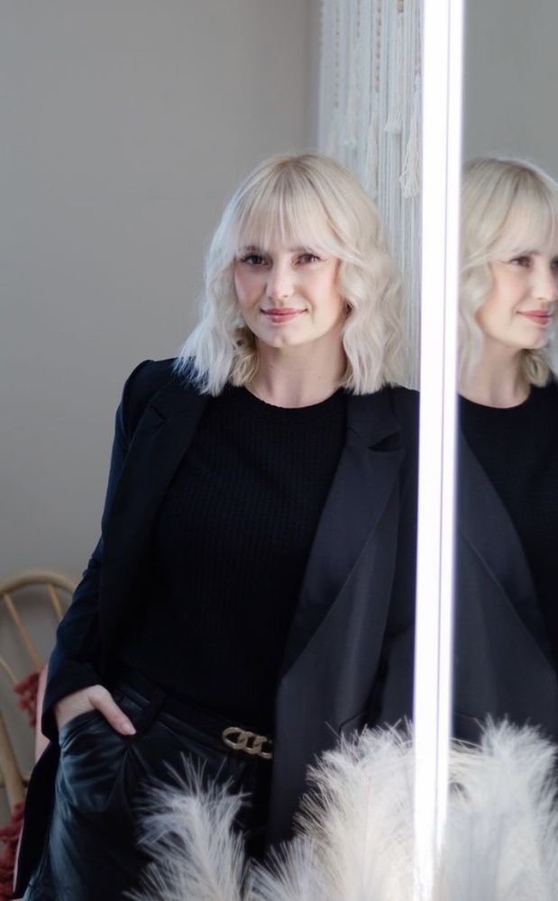 J Roberts Salon Logo