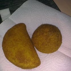 Doce Pimenta - Croquettes - Coxinha (poulet) et Pastel (viande hachée)