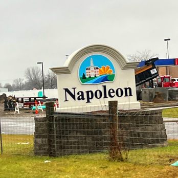 Dairy Queen Grill & Chill - the napoleon sign - Ice Cream & Frozen Yogurt Near Me - Napoleon, Ohio