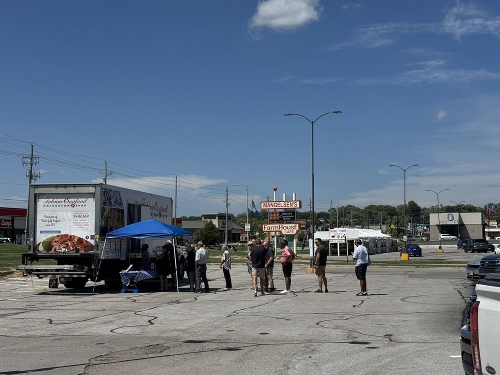 fabian seafood truck Logo