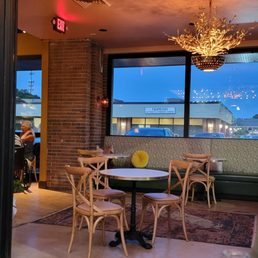 HANK’S DOWNTOWN DIVE - Updated July 2025 - 134 Photos & 98 Reviews