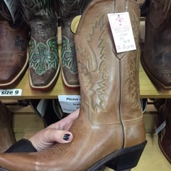 Barn Loft Western Store - Gorgeous! Love these boots!