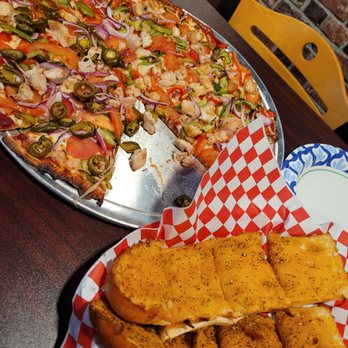 Pizza Me - Chicken and Veggie Pizza with Garlic Bread - Pizza Near Me - San Jose, California Pizza Me - Chicken and Veggie Pizza with Garlic Bread - Pizza Near Me - San Jose, California