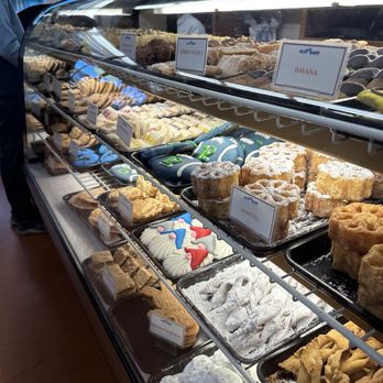 Sluys Poulsbo Bakery - The cookie display - Bakeries Near Me - Poulsbo, Washington Sluys Poulsbo Bakery - The cookie display - Bakeries Near Me - Poulsbo, Washington