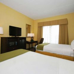 Kittanning Plaza Hotel - Guest room