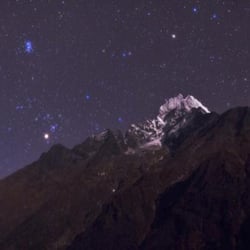 Weisshorn Bergrestaurant - Der Blick vom Weisshorn in den Sternhimmel bei Nacht