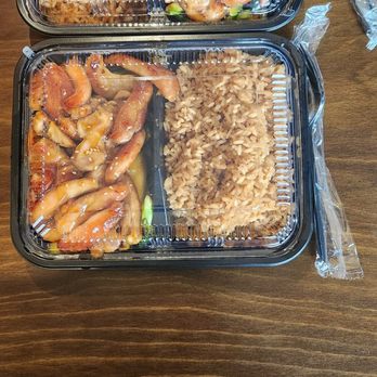 Kanji - West Ashley - Chicken Hibachi with rice and vegetables - Japanese Near Me - Charleston, South Carolina Kanji - West Ashley - Chicken Hibachi with rice and vegetables - Japanese Near Me - Charleston, South Carolina