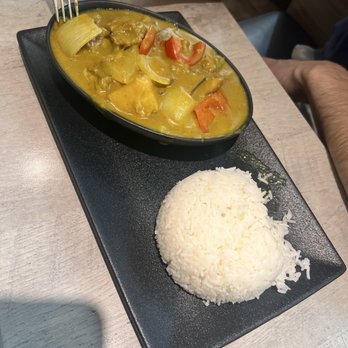 The Point Eatery - Curry Chicken - Asian Fusion Near Me - Richmond Hill, Ontario
