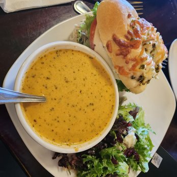 Süp - Broccoli cheddar soup, half turkey pesto sandwich (dry) and salad - Sandwiches Near Me - Reno, Nevada Süp - Broccoli cheddar soup, half turkey pesto sandwich (dry) and salad - Sandwiches Near Me - Reno, Nevada