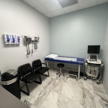 Holy Cross Urgent Care - Urgent Care Near Me - Pacoima, California