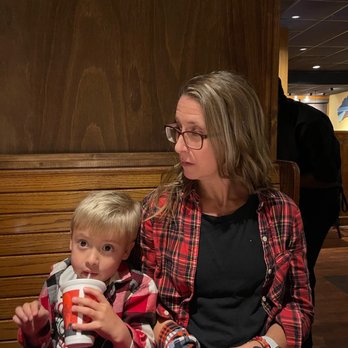 Outback Steakhouse - Comfortable, private, and cozy booth style Dining tables. Excellent lighting! - Steakhouses Near Me - Burlington, North Carolina