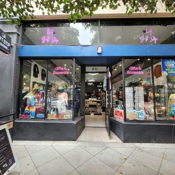 LA Gift Stop - Souvenir Shops Near Me - Santa Monica, California