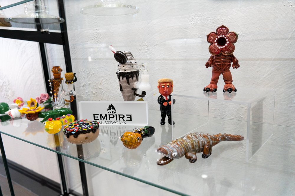 SMOKIN GLASSWORKS CROSS ROADS Updated October 2024 10 Photos