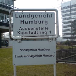 Landgericht Hamburg - Aussenstelle Kapstadtring - Hinweisschild vor dem Gebäude, sogar das LSG-Hamburg ist dort tätig.