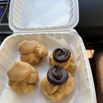 Liliha Bakery - Coco and chocolate cream puffs - Bakeries Near Me - Honolulu, Hawaii