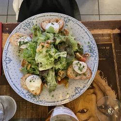 Le Saint Amour - Salad w/ goat cheese