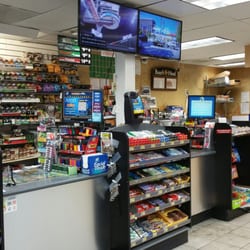 New Rochelle APlus at Sunoco - This store has t.v.!