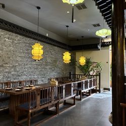 Deng Ji Yunnan Guoqiao Mixian - Elegant interior decoration