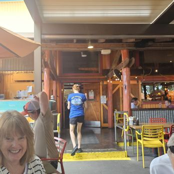 Kona Brewing - Outdoor dining - Brewpubs Near Me - Kailua-Kona, Hawaii