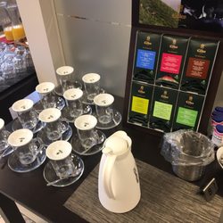 Behrens-Meyer - Neben Kaffee auf den Tischen gibt es auch eine Tee Bar.