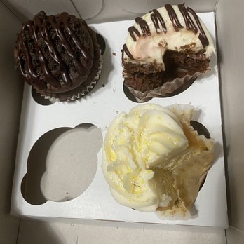 Cupcakes and More - Bakeries Near Me - Fresno, California