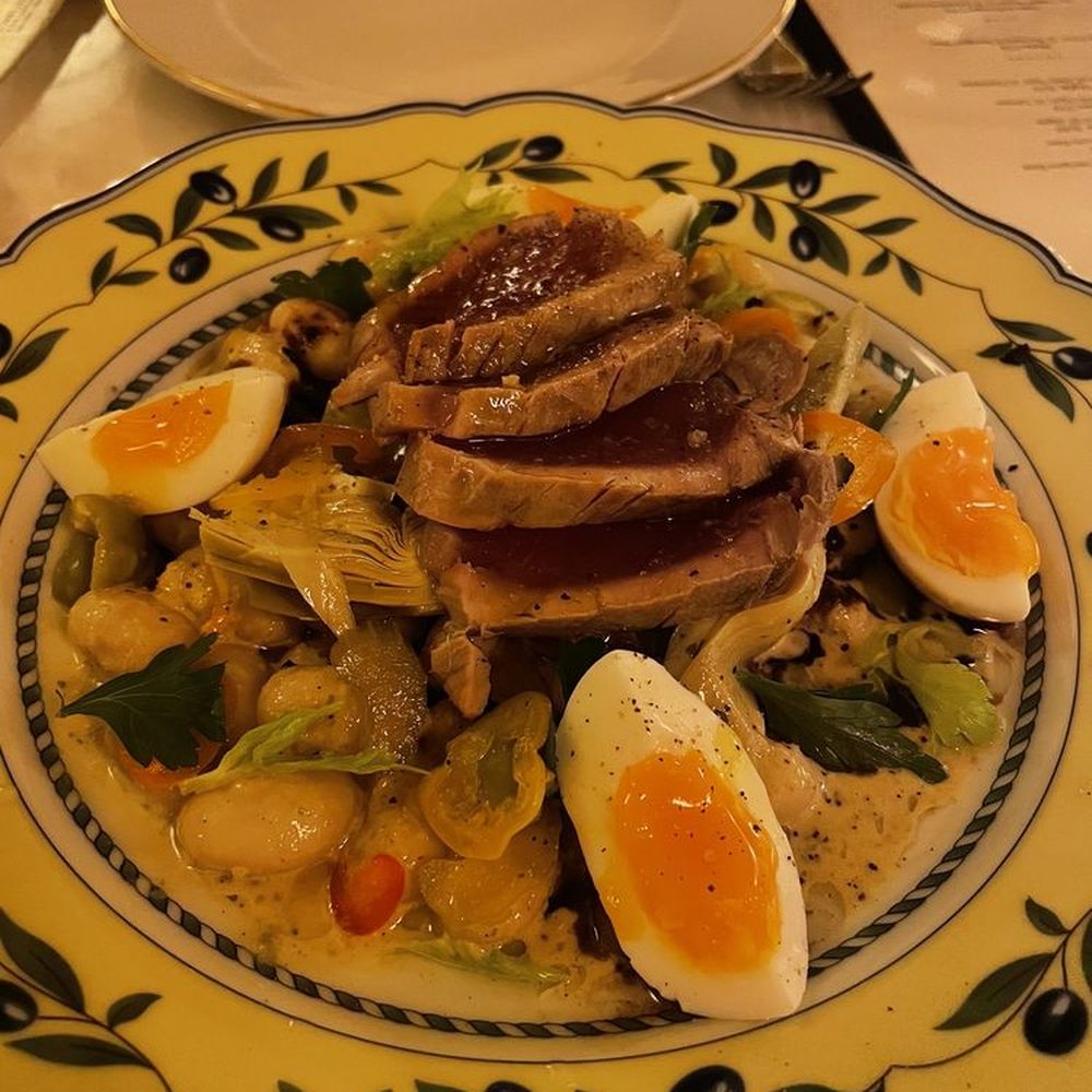 Café Chelsea - tuna nicoise - French Near Me - New York, New York