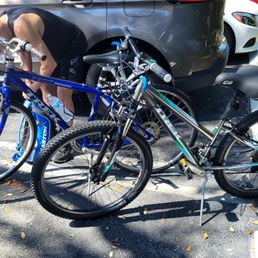 Off we go! Thanks to Frenchie's bike shop