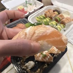 Seared salmon nigiri