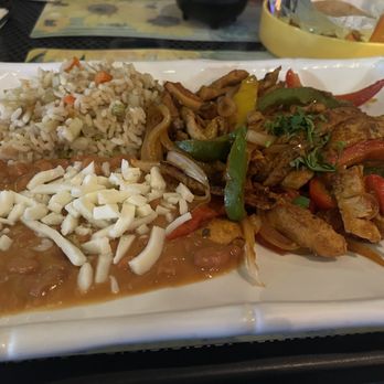 La Estancia - Chicken fajitas - Mexican Near Me - Riverside, Illinois La Estancia - Chicken fajitas - Mexican Near Me - Riverside, Illinois