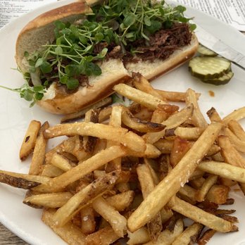 Hunter's Head Tavern - Beef sandwich - New American Near Me - Upperville, Virginia Hunter's Head Tavern - Beef sandwich - New American Near Me - Upperville, Virginia