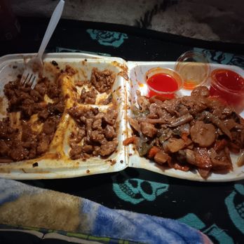 Hunan Restaurant East - I haven't ate anything yet, and look at the difference between the veggies amount,  & chicken amount?? What's going on here? - Chinese Near Me - Flagstaff, Arizona