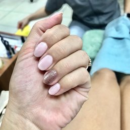 Mani-pedi in a relaxed environment