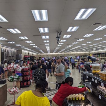 Buc-ee's - People, people and more people - Gas Stations Near Me - Temple, Texas