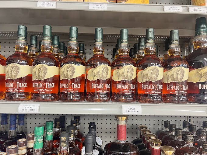 LIQUOR OUTLET Updated September 2024 14 Photos 634 Eastern Blvd, Clarksville, Indiana