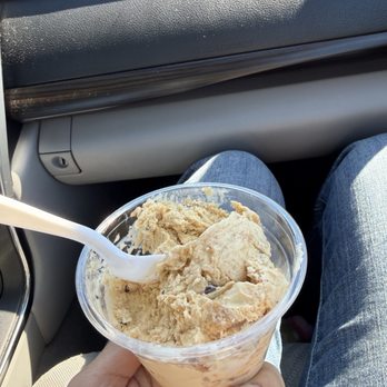 Cherry Hill Ice Cream - Kiddie size graham cracker ice cream - Ice Cream & Frozen Yogurt Near Me - Lunenburg, Massachusetts