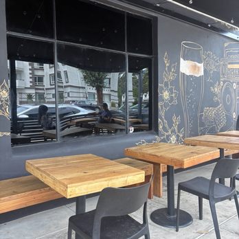 South Pas Smash - Covered patio seating. - Burgers Near Me - South Pasadena, California South Pas Smash - Covered patio seating. - Burgers Near Me - South Pasadena, California