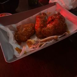 LA RAZA - Chicken Wings