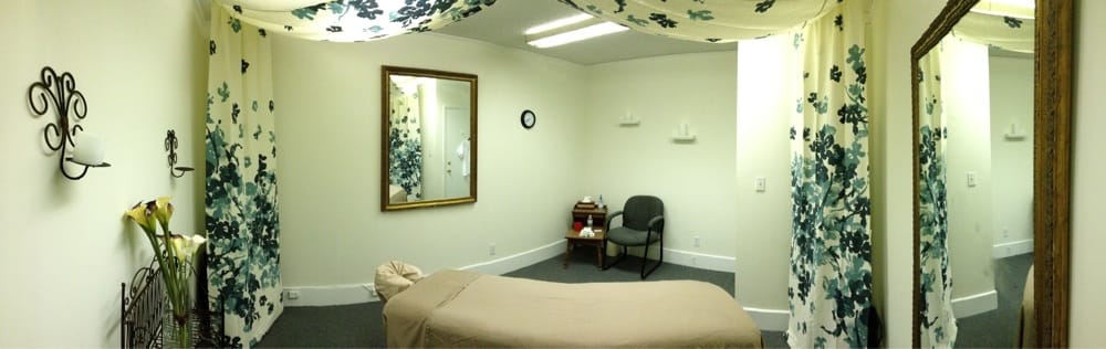 Escape Massage Logo