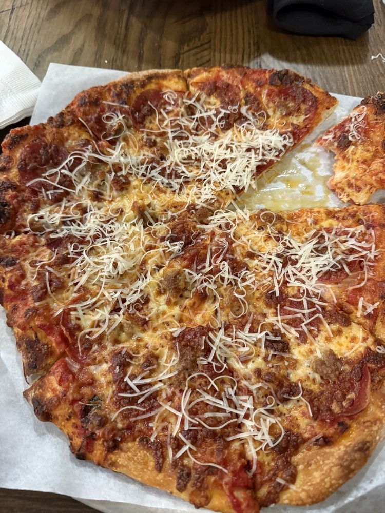 Union Avenue Bar and Eatery Logo