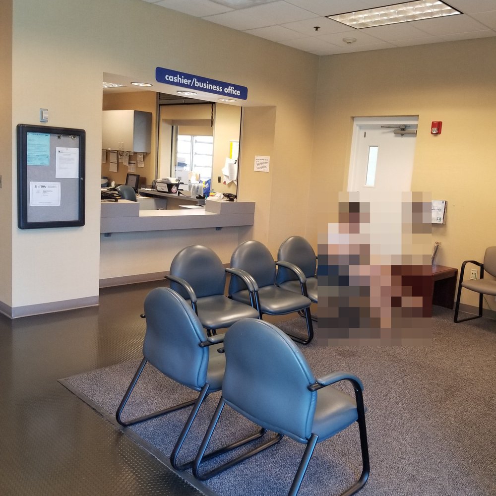 CarMax - Customer Waiting Area - Used Car Dealers Near Me - East Haven, Connecticut